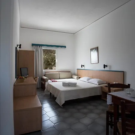 Budget 50m From The And Center Hotel *